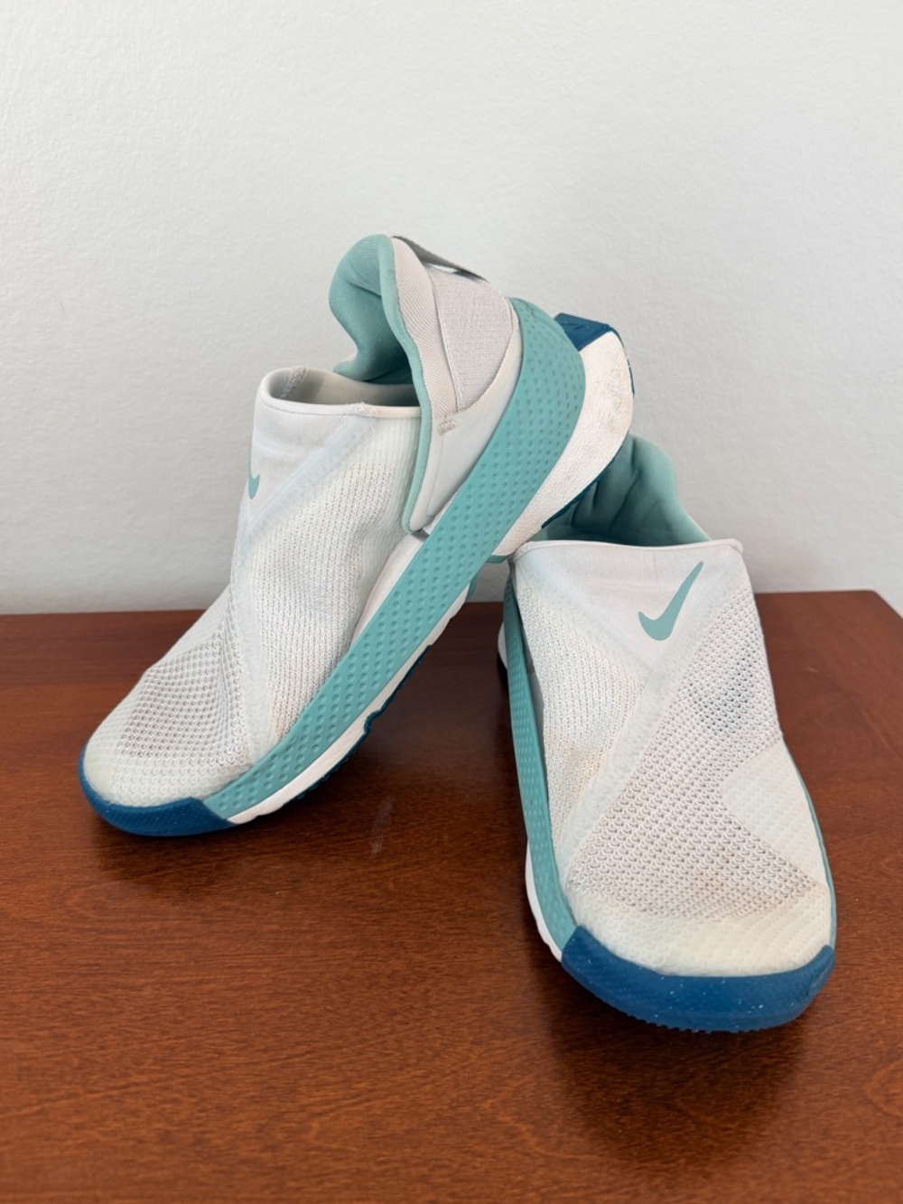 Nike Go FlyEase Hands-Free Slip-On Running Shoes White Aqua Women’s Size 6